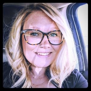 Meet your Posher, Debbie